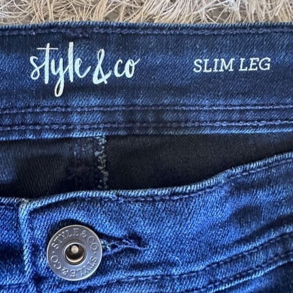 Style & Co Women's Slim Leg Jeans Size 18W Dark Wash  Stretchy Denim - Picture 4 of 6